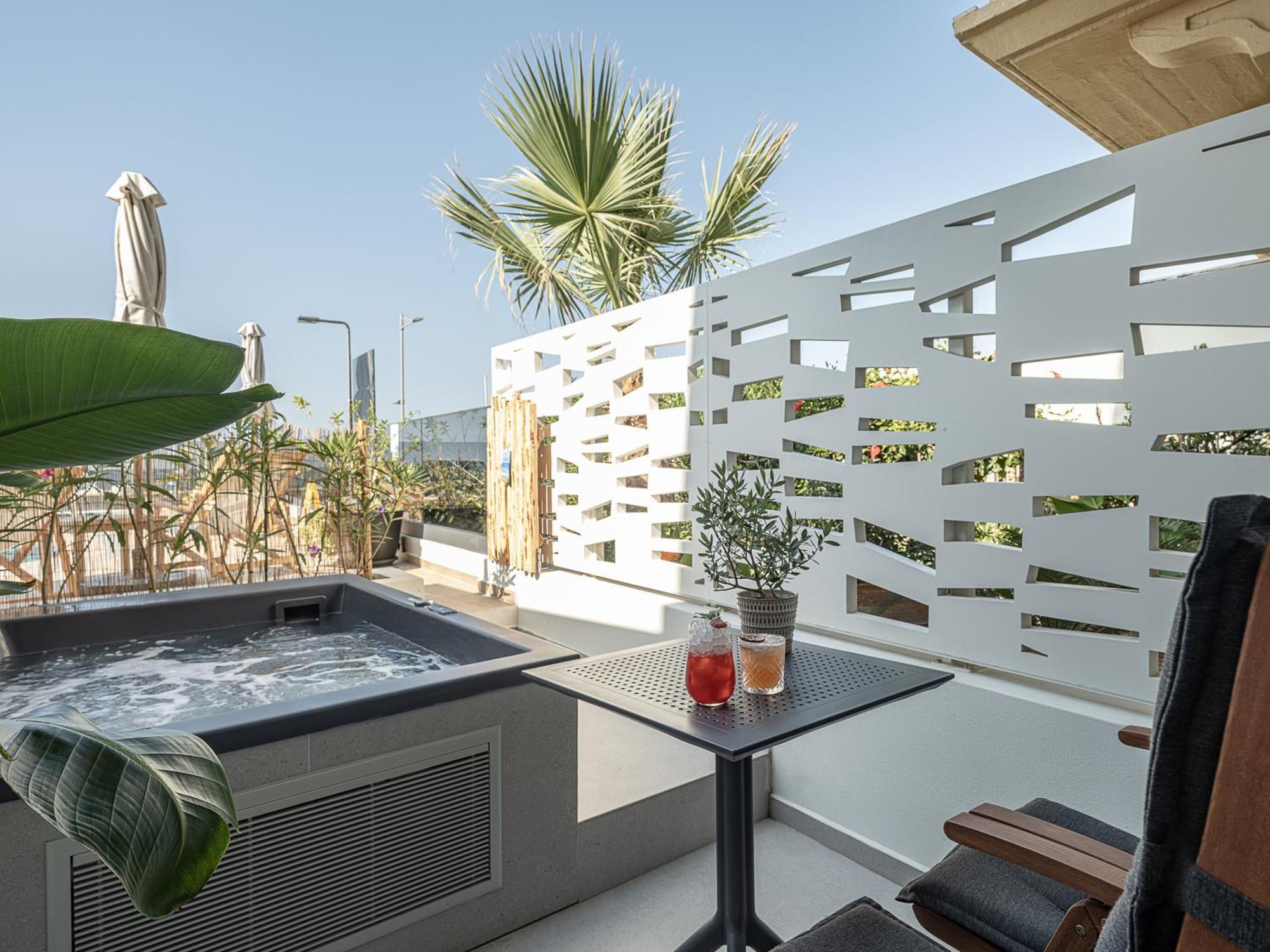 Calla Luxury Seafront Suites Rethymno  Exterior photo